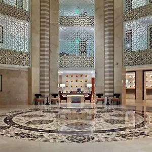 Rezort Hilton &, Luxor